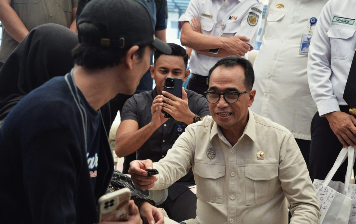 Menhub pastikan kelancaran angkutan mudik Lebaran lewat kereta api